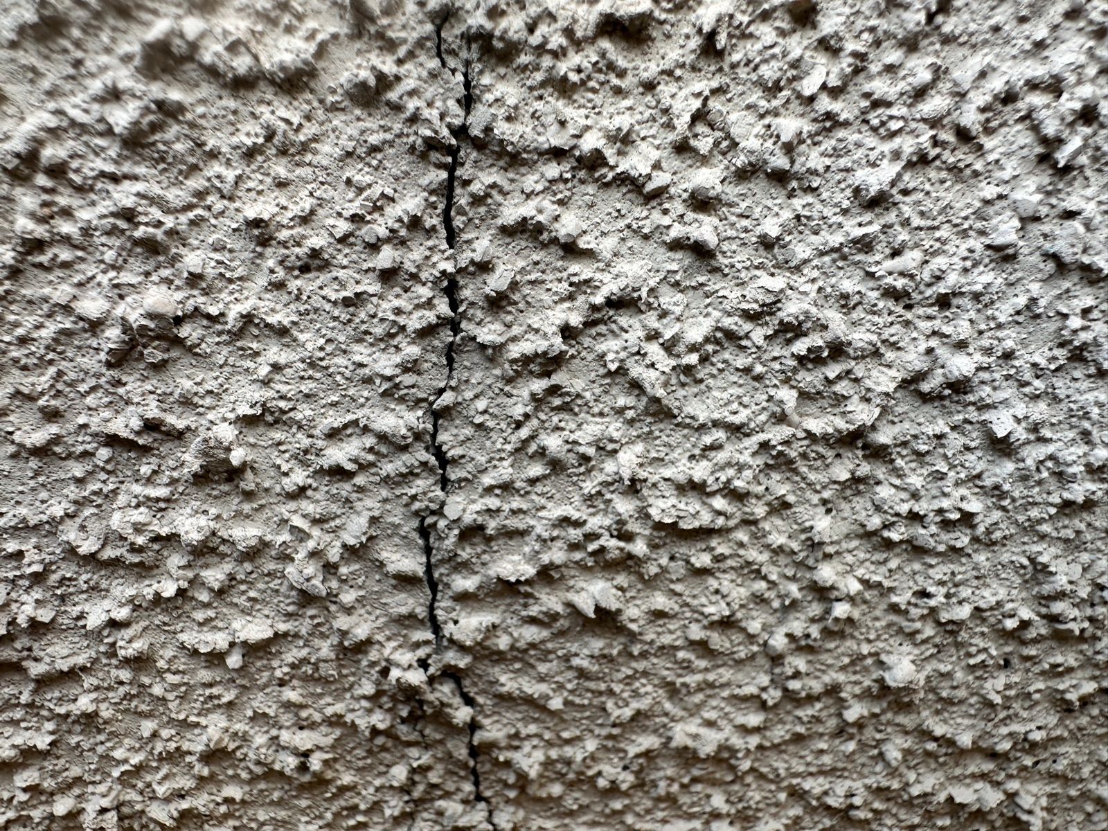 外壁のひび割れ