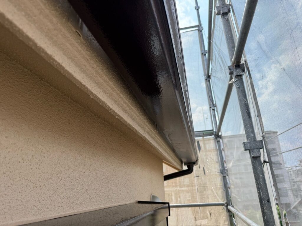 雨樋　付帯部塗装途中