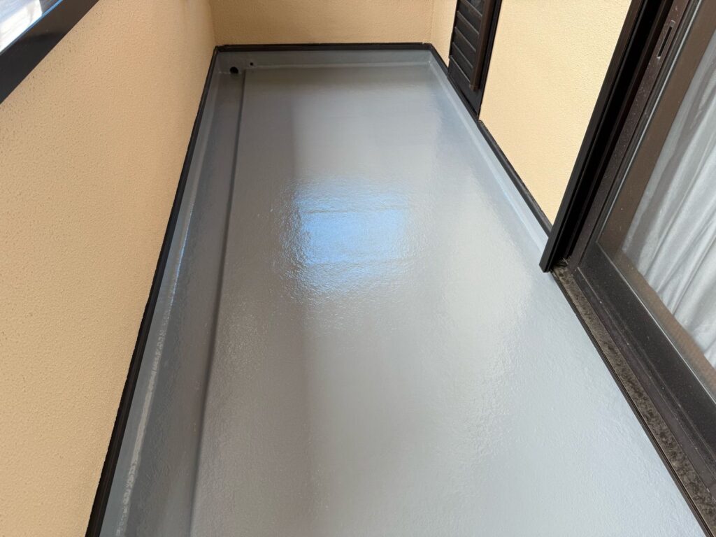 バルコニー　下塗り完了
