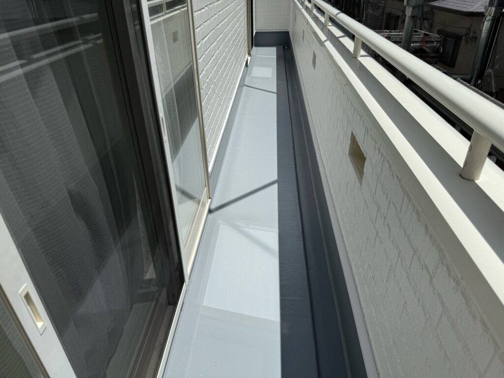 バルコニー　下塗り完了