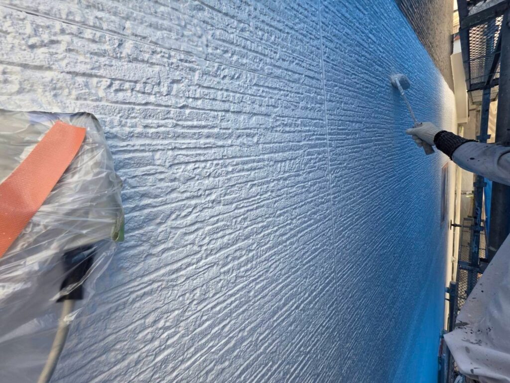 外壁　中塗り途中