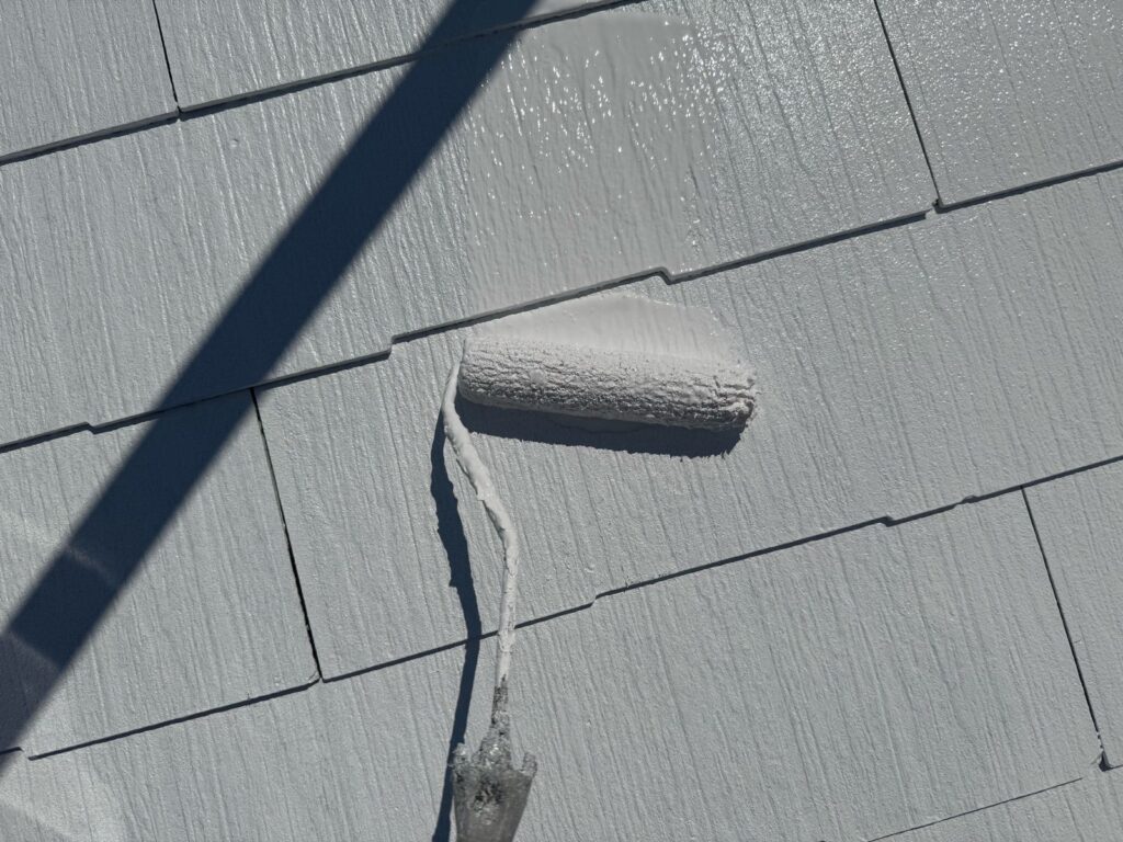 屋根　上塗り手元