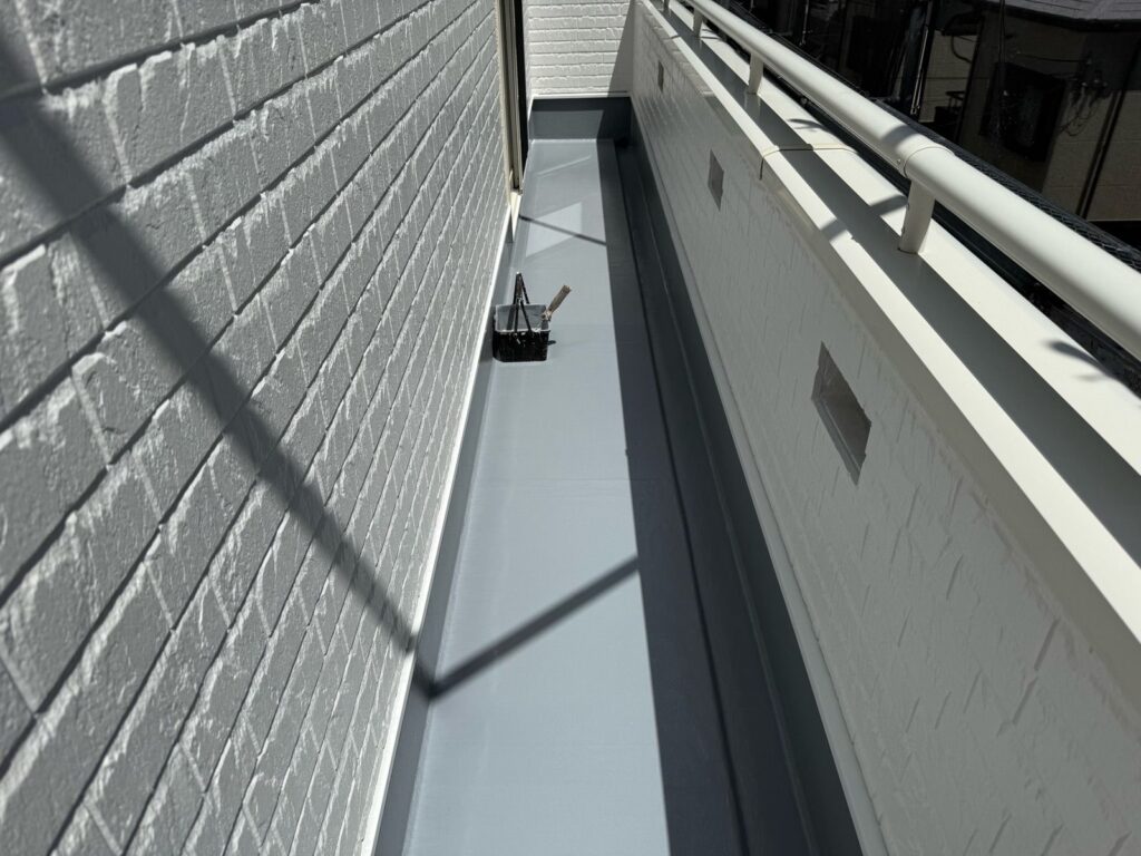 バルコニー　上塗り途中