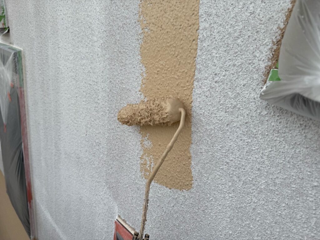 外壁　中塗り手元