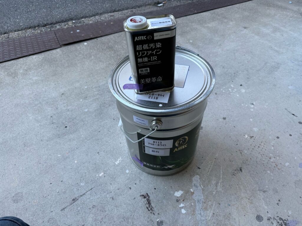 屋根　使用後塗料缶　上塗り
