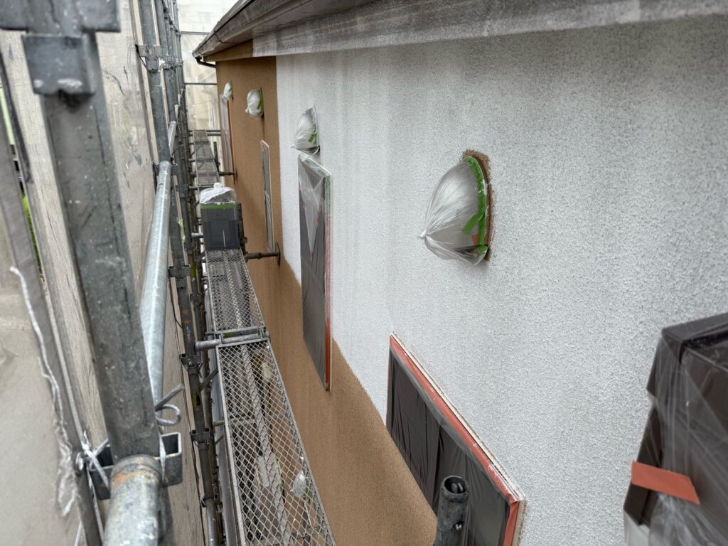 外壁 下塗り途中