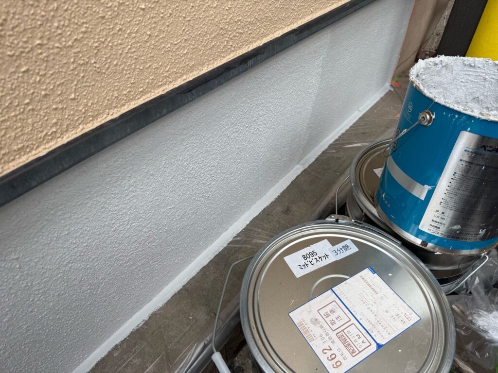 基礎　上塗り途中