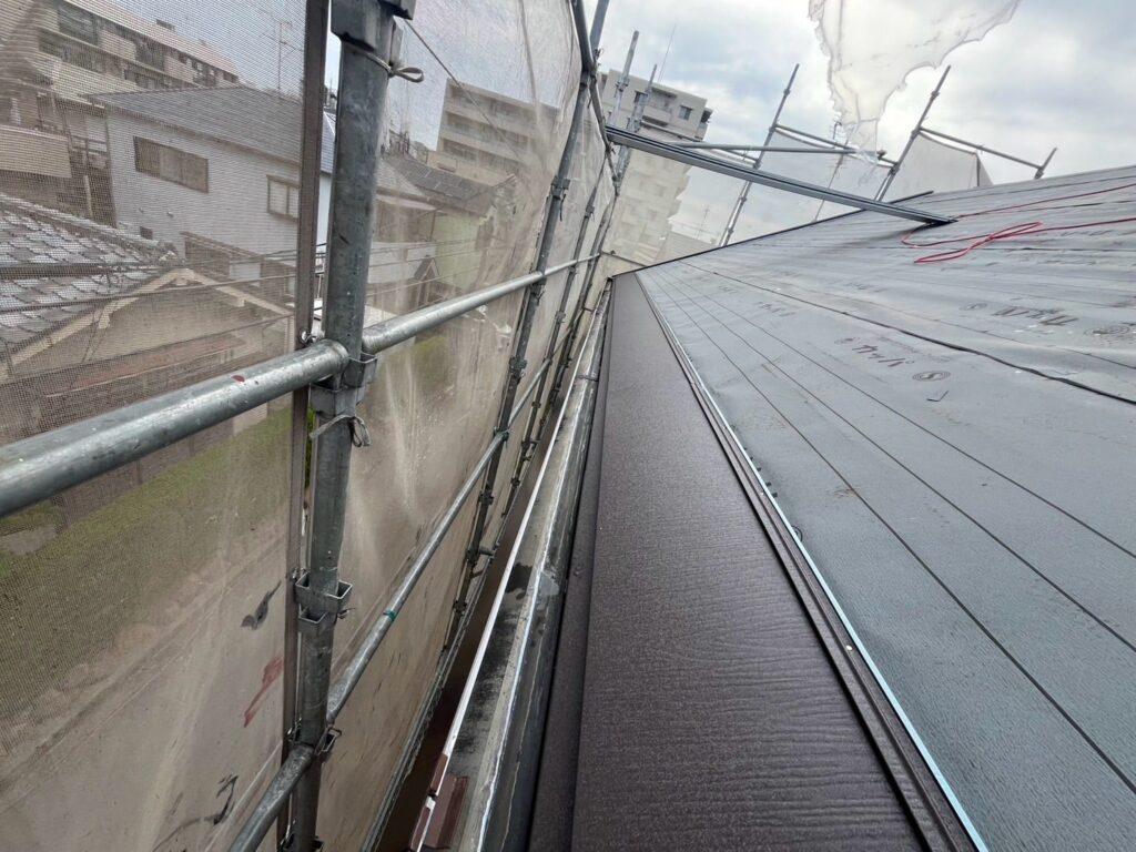 屋根カバー工法工事 スーパーガルテクト葺き