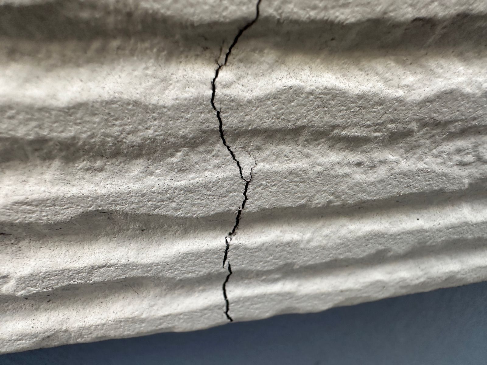 外壁のひび割れ