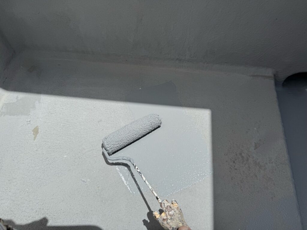 バルコニー　下塗り手元