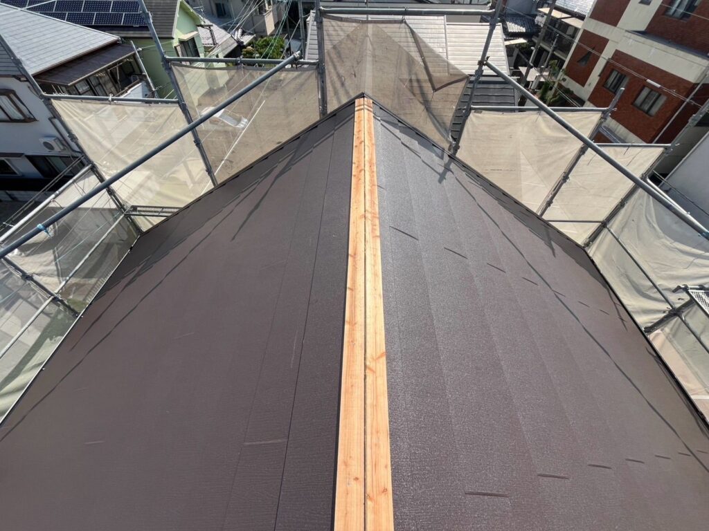 屋根カバー工法工事　棟下地取付