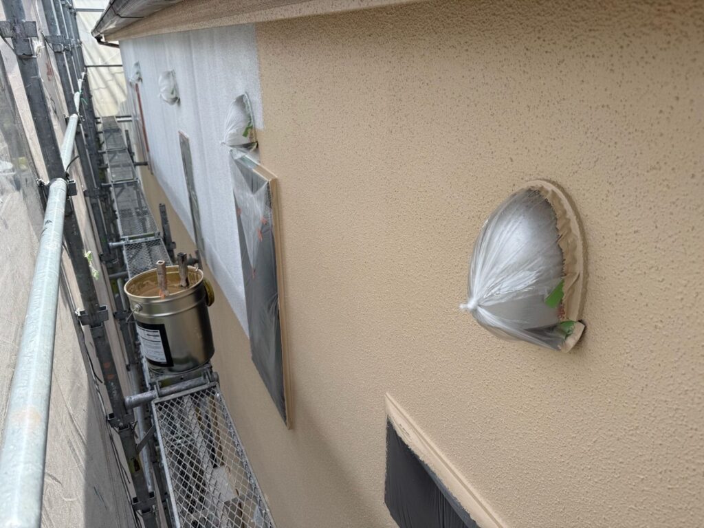 外壁　中塗り途中