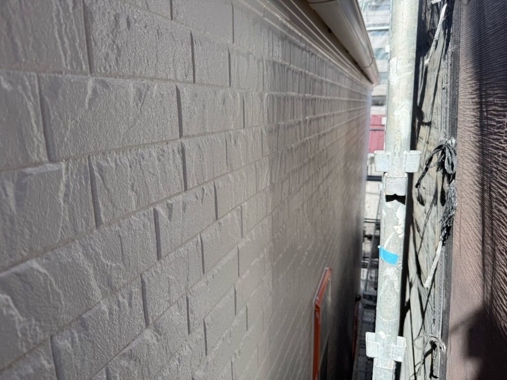 外壁　中塗り途中