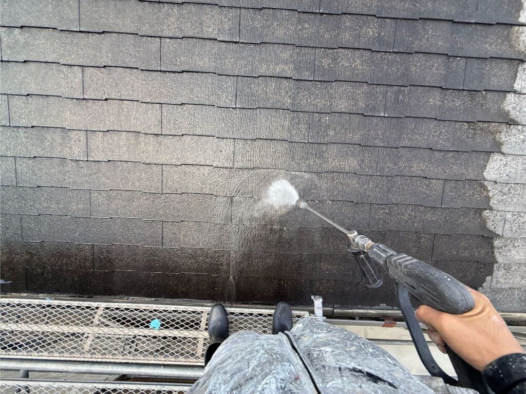 屋根 高圧洗浄手元