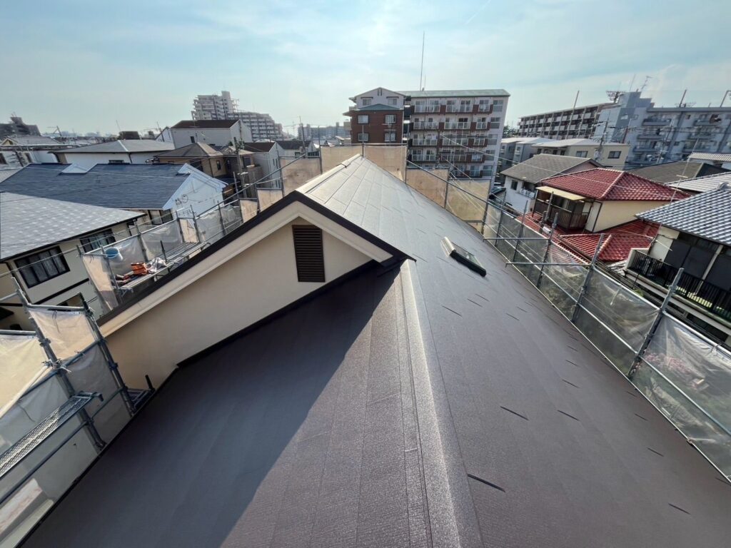 屋根カバー工法工事　完工