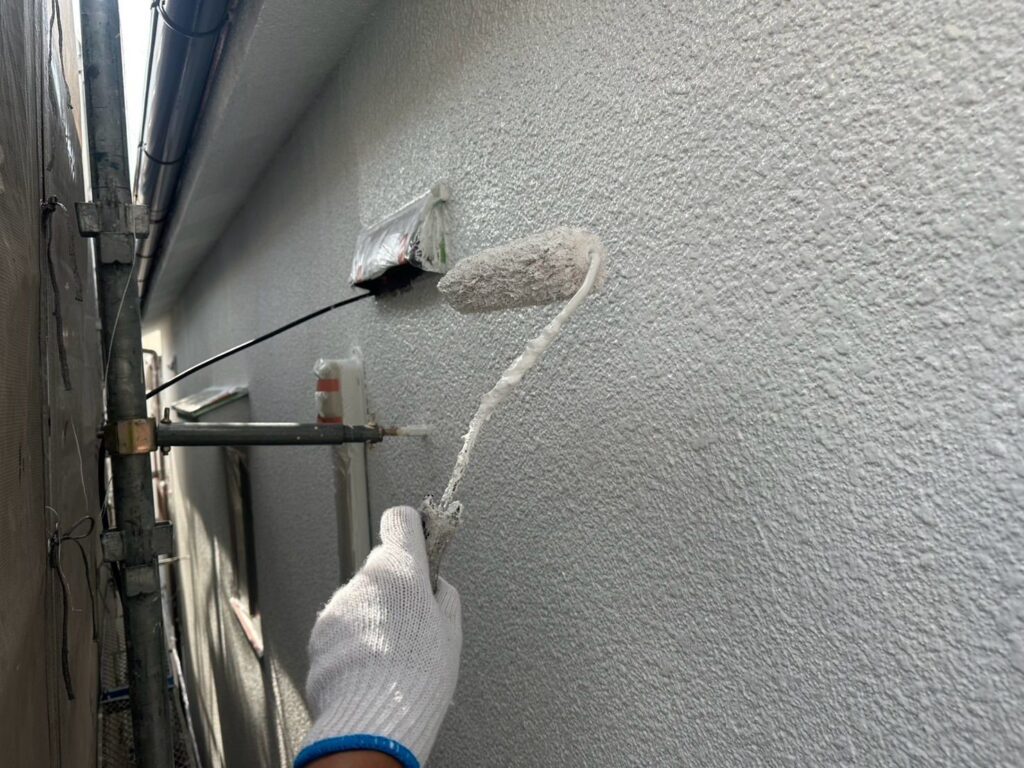外壁　中塗り手元