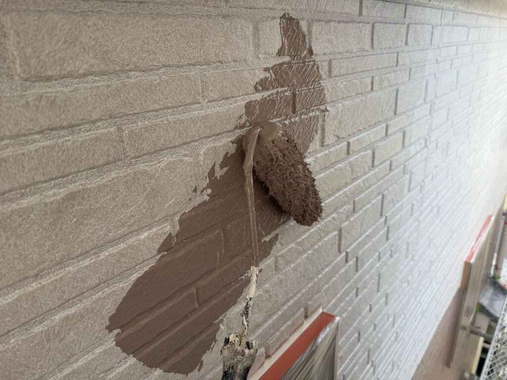 外壁　中塗り手元