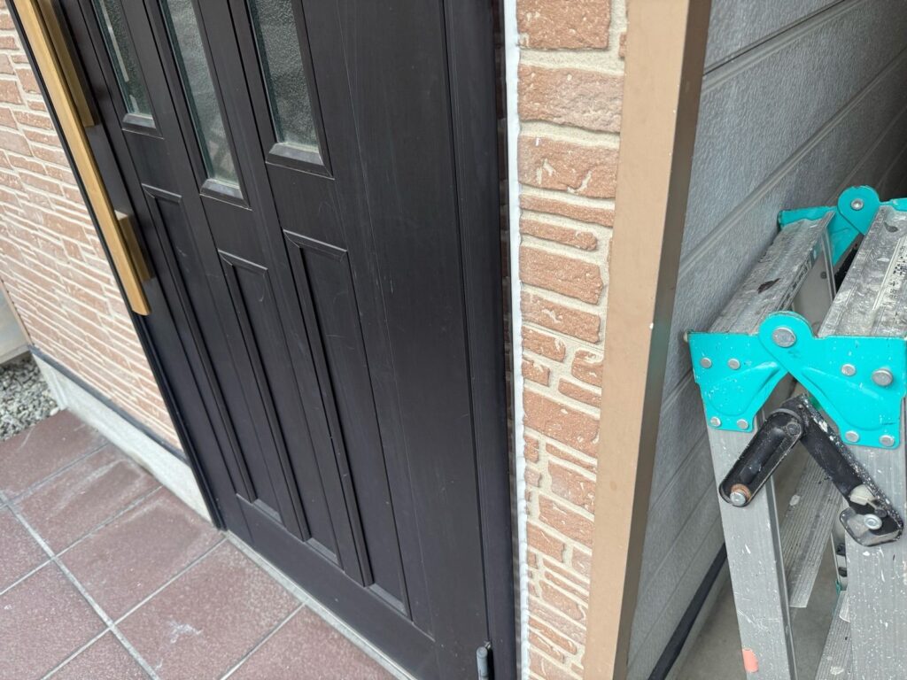 外壁　シール施工完了