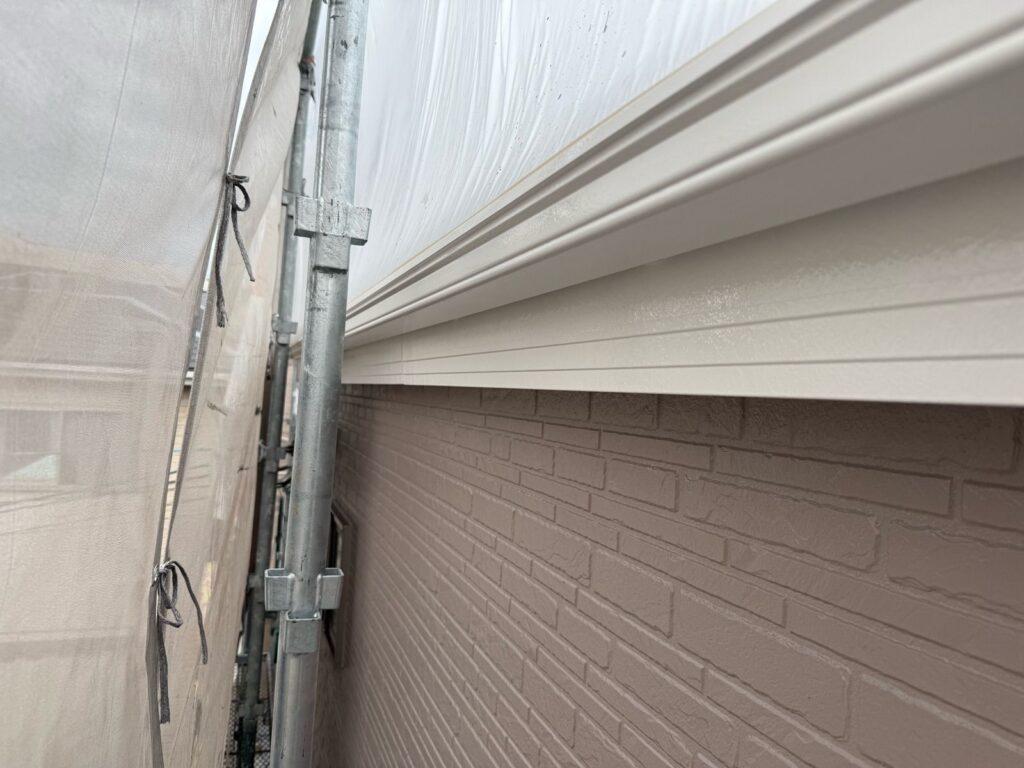 付帯部　塗装完了　破風板