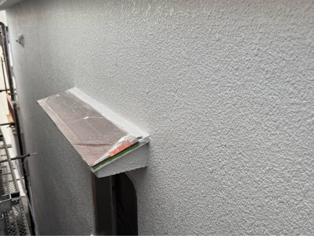 外壁　上塗り途中