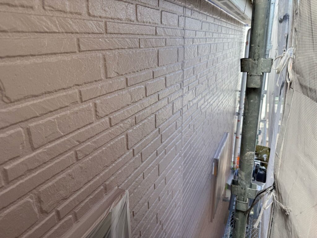 外壁　上塗り途中