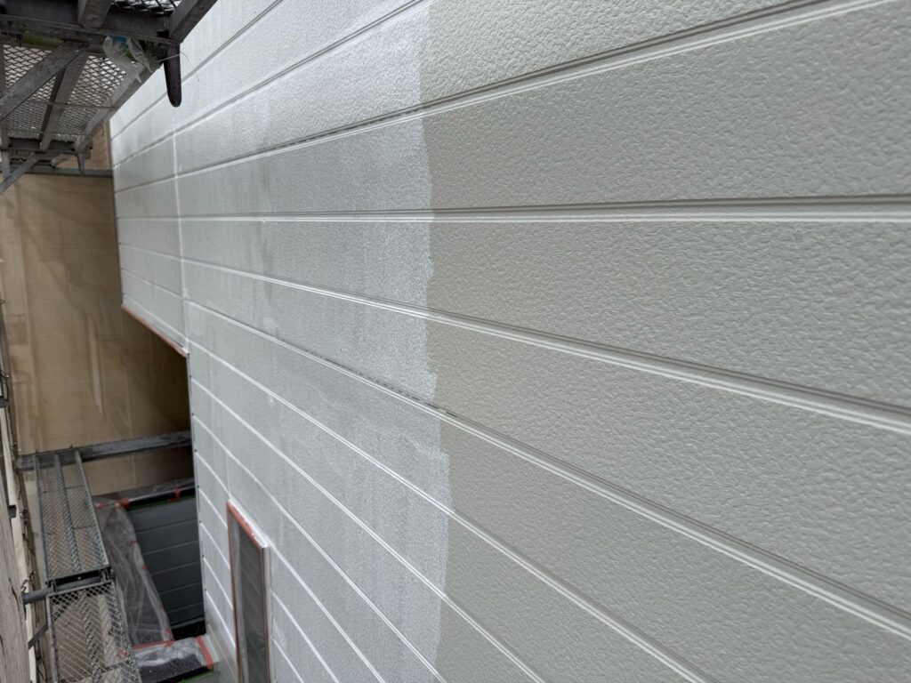 外壁　中塗り途中