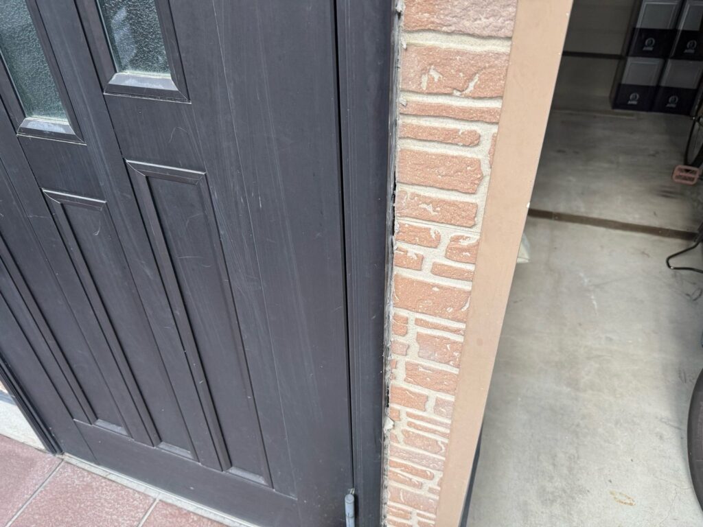 外壁　シール撤去途中