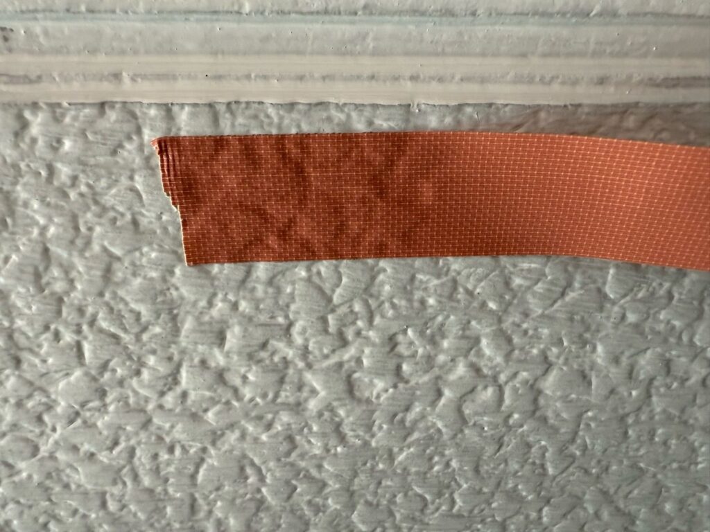 パッチテスト　剥離テープ貼り