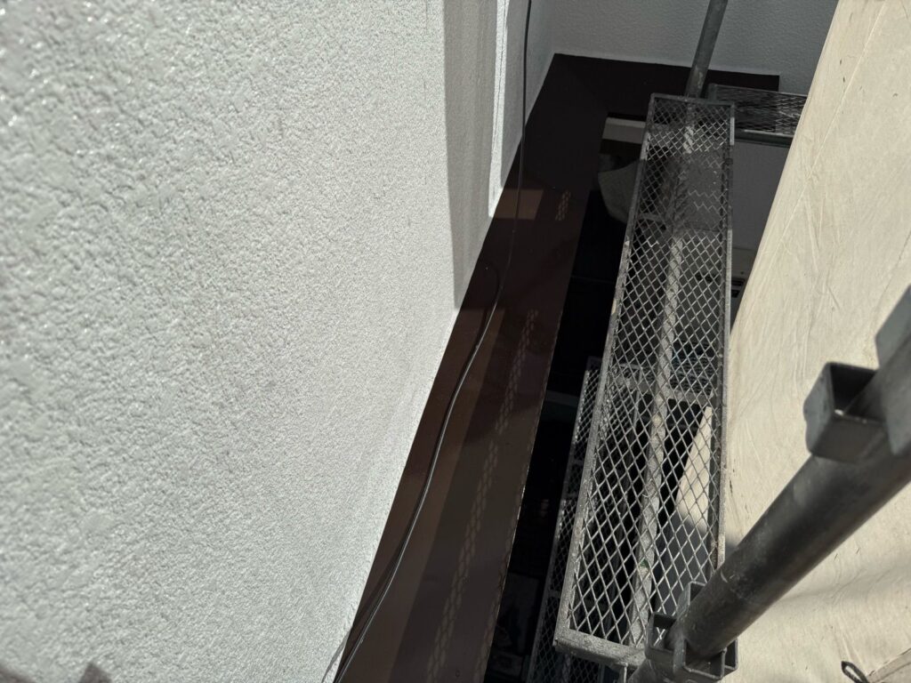 付帯部　塗装完了　庇