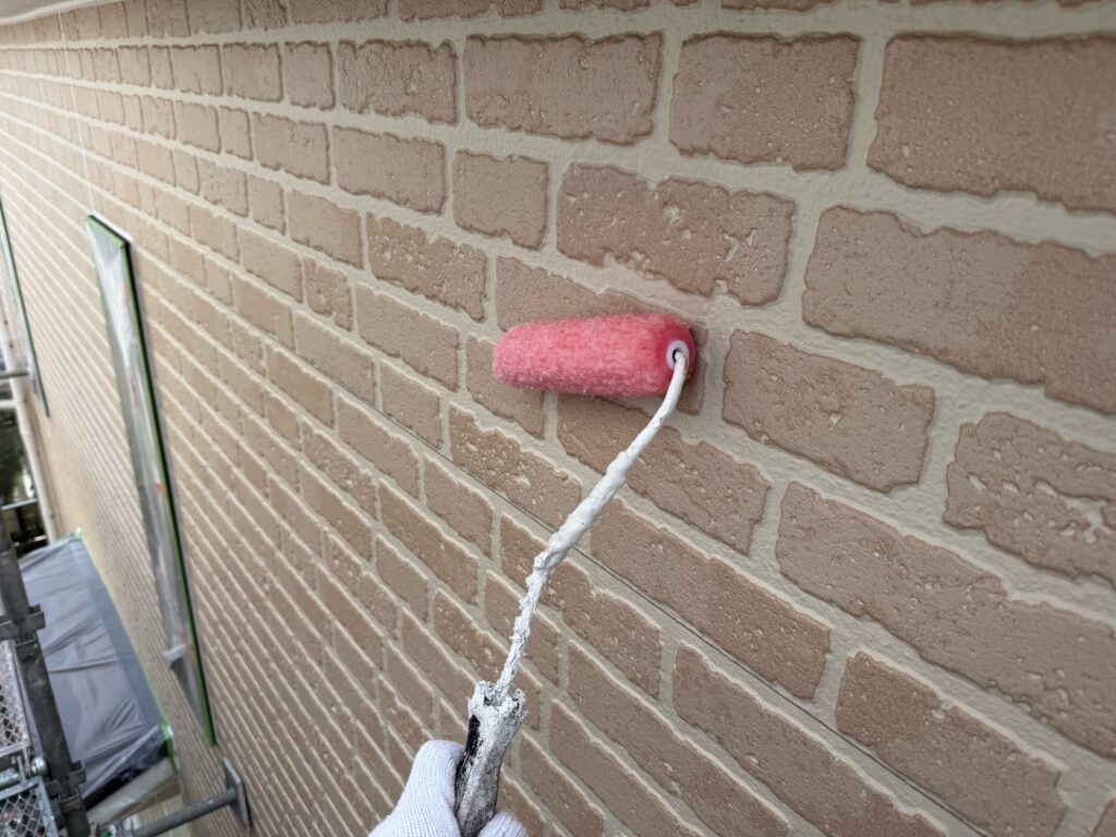 外壁　下塗り手元