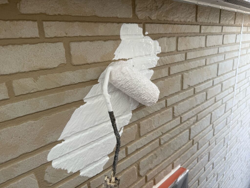 外壁　下塗り手元