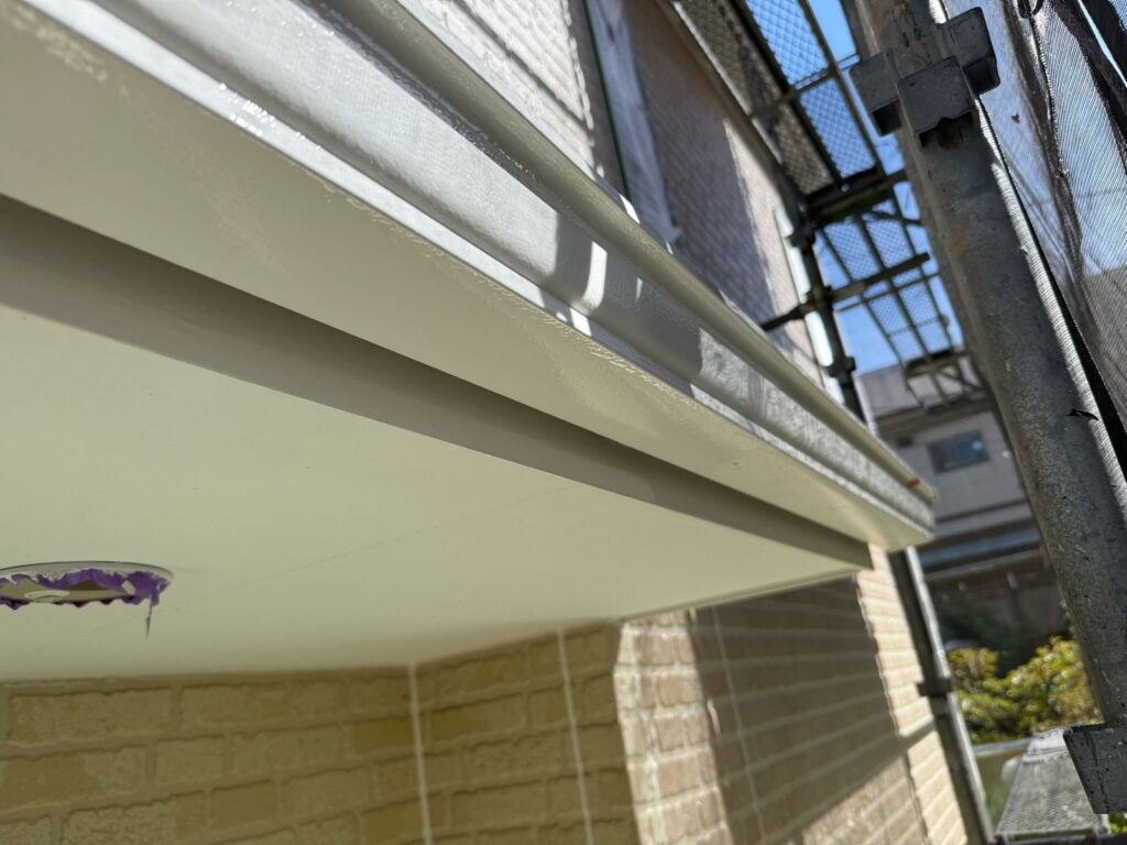 付帯部　塗装途中　雨樋