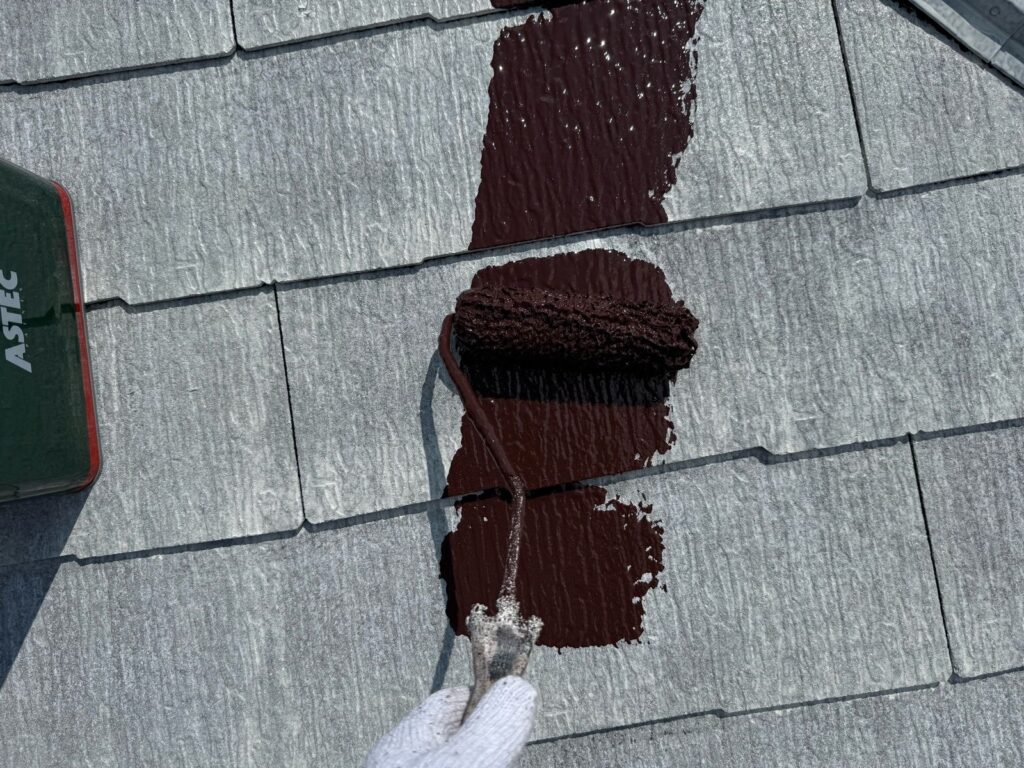 屋根　中塗り手元