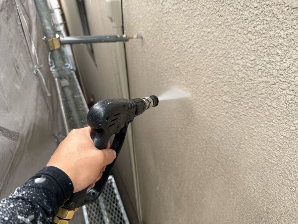 外壁　高圧洗浄手元