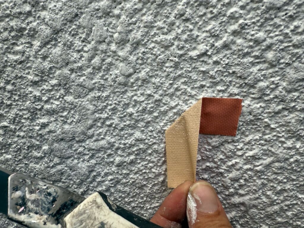 パッチテスト　剥離テープ貼り