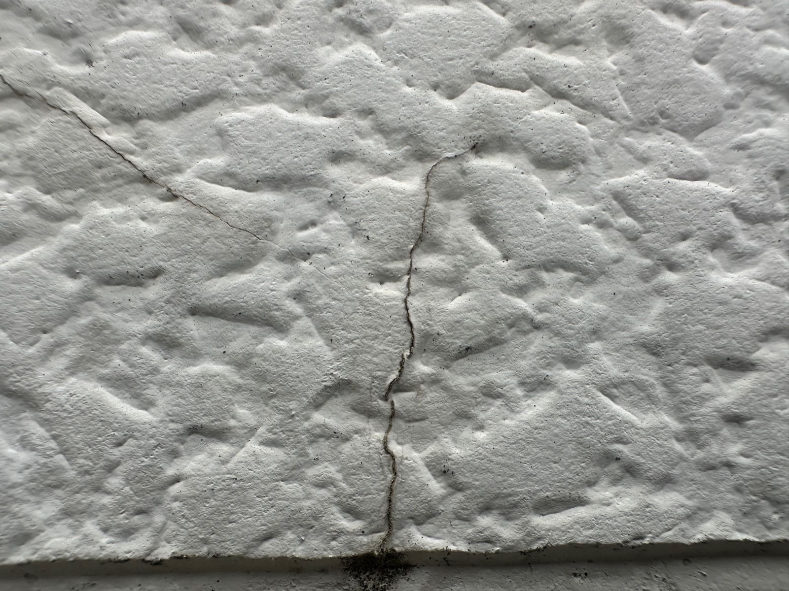 外壁のひび割れ