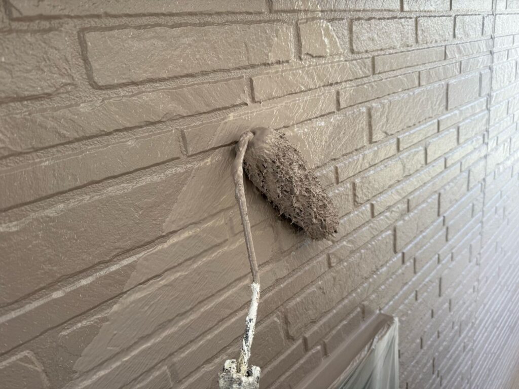 外壁　上塗り手元