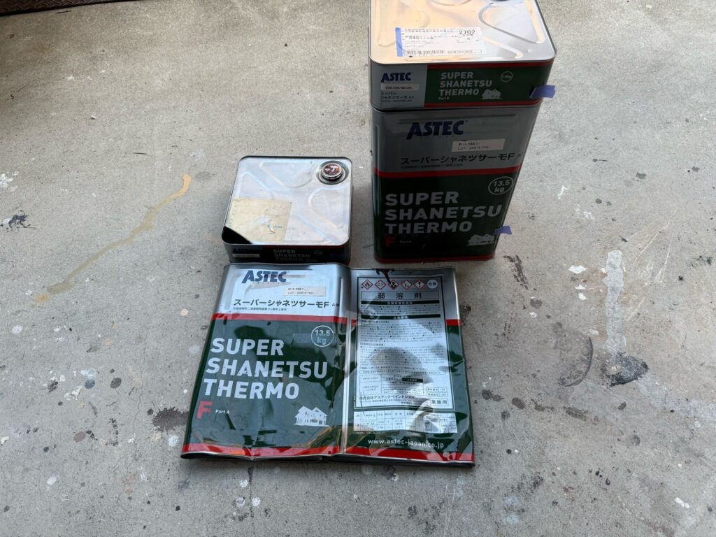 屋根　上塗り材　使用後塗料缶