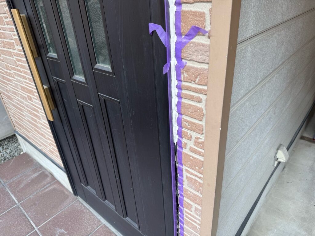 外壁　シール施工途中