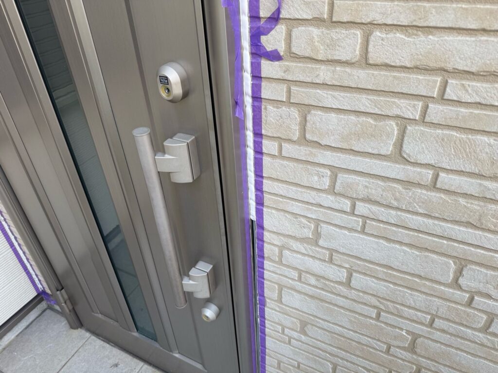 外壁　シール施工途中