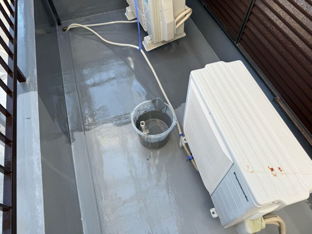 バルコニー　上塗り途中