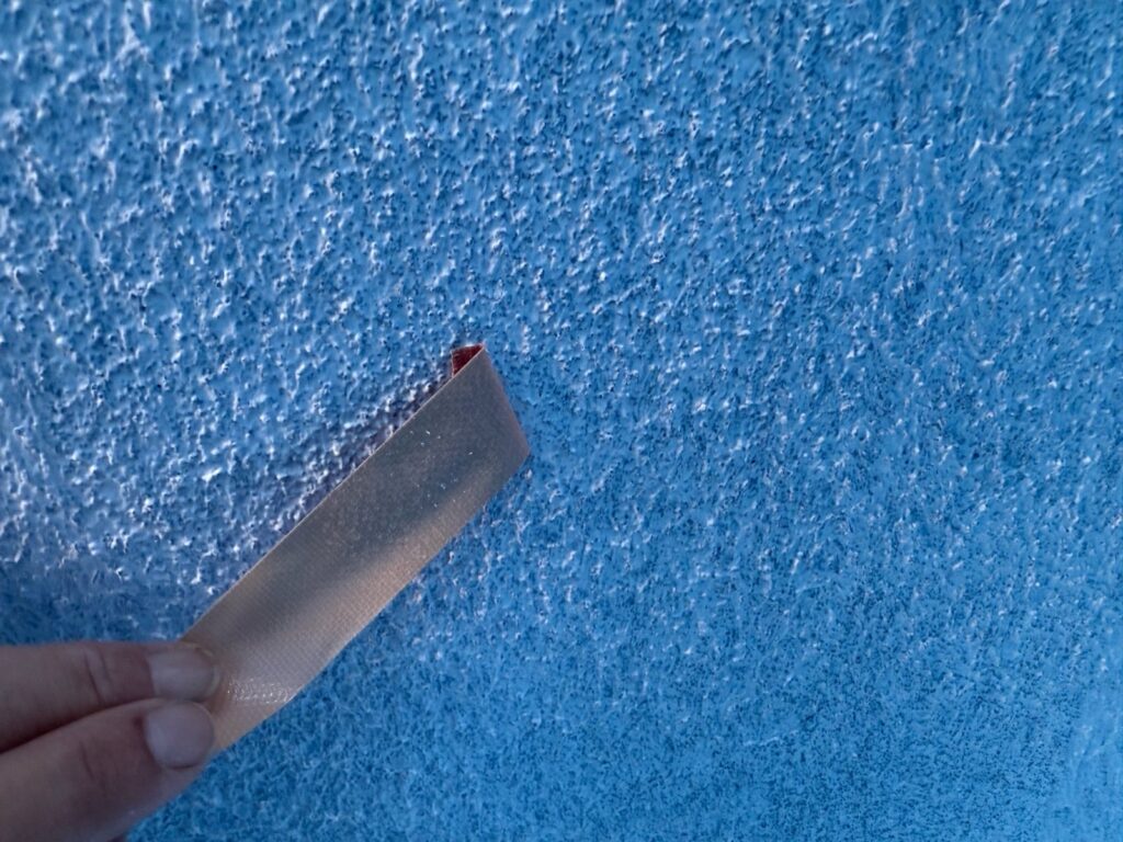 パッチテスト　剝離テープ剥がし後