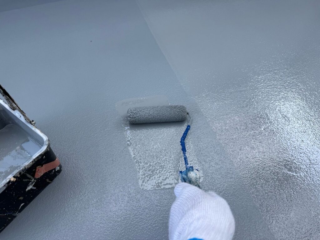 バルコニー　上塗り手元