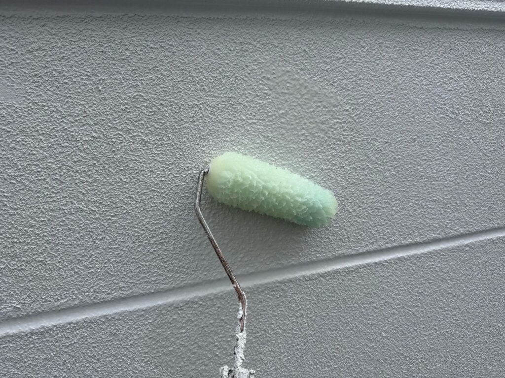 外壁　上塗り手元