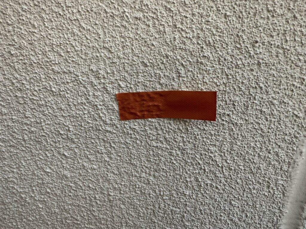 パッチテスト　剥離テープ貼り