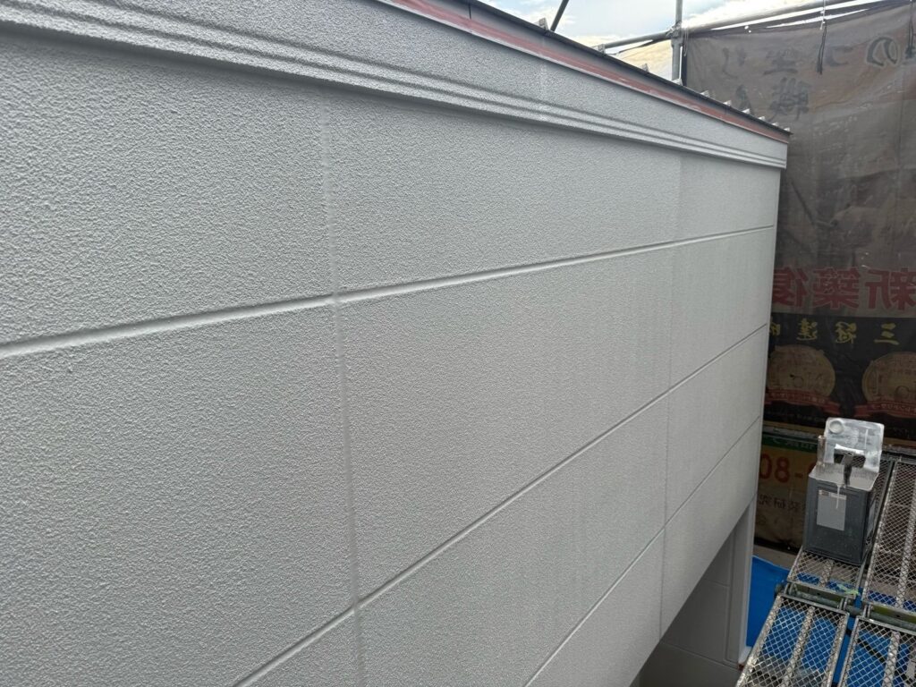 外壁　中塗り途中