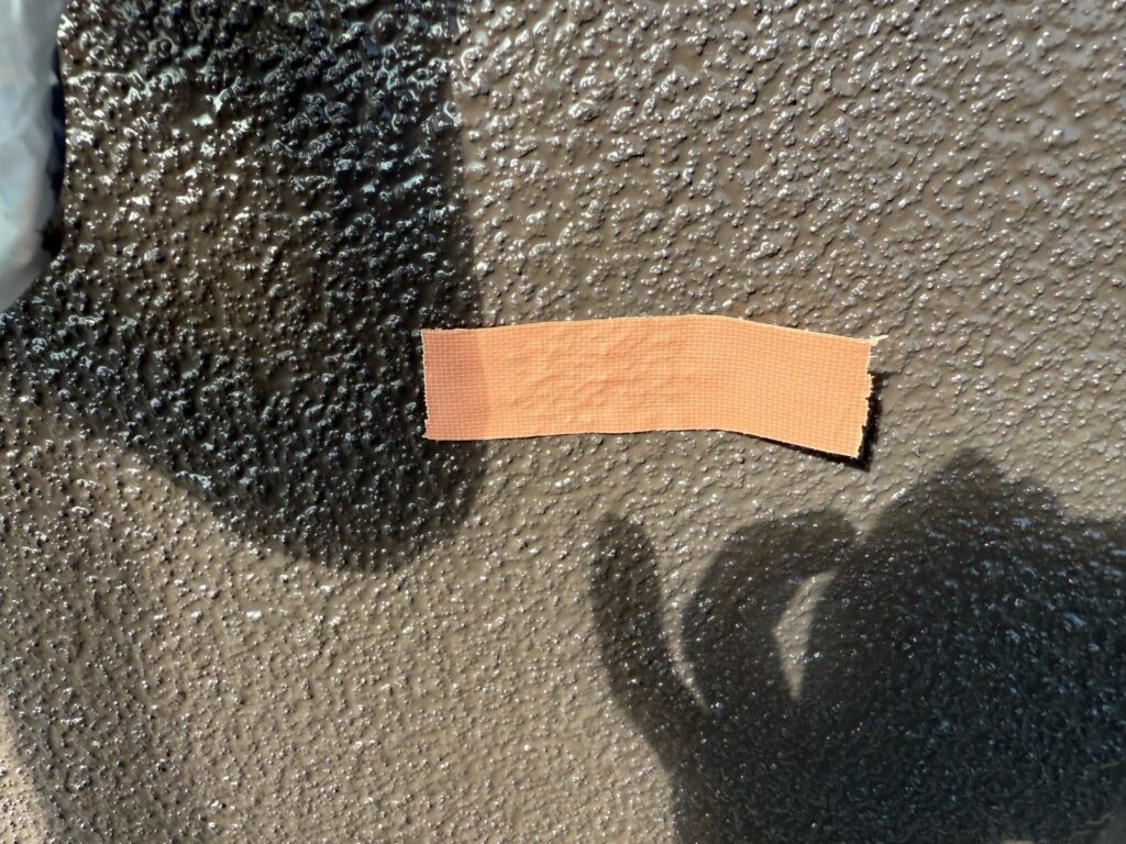 パッチテスト　剥離テープ貼り