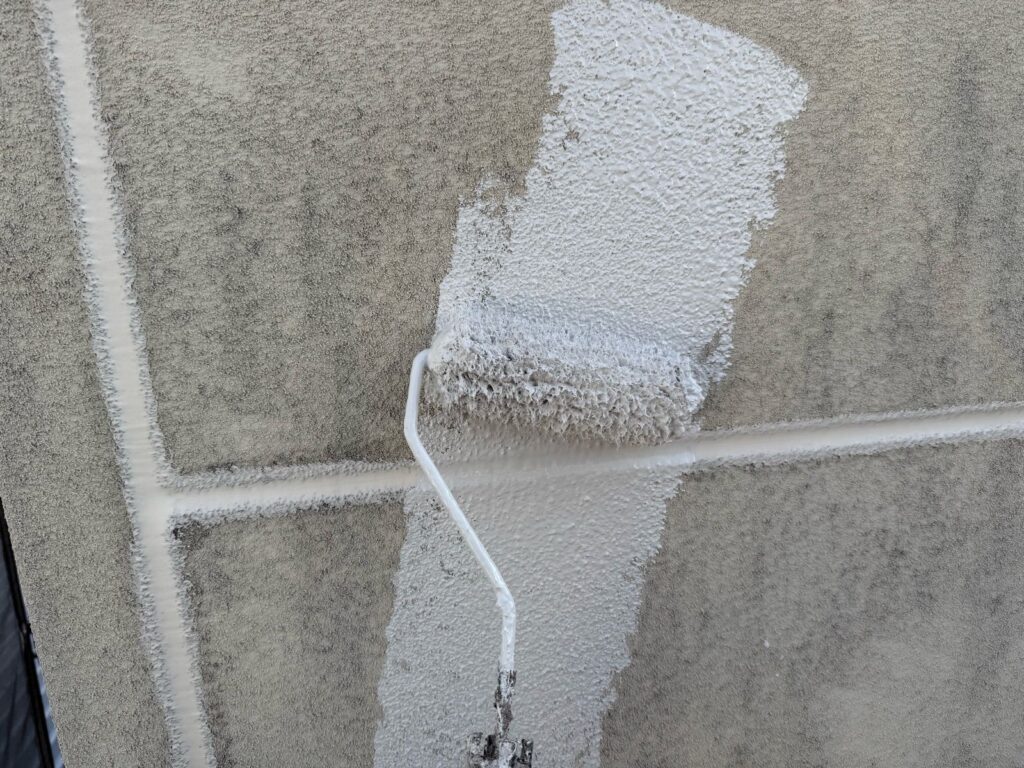 外壁　下塗り手元