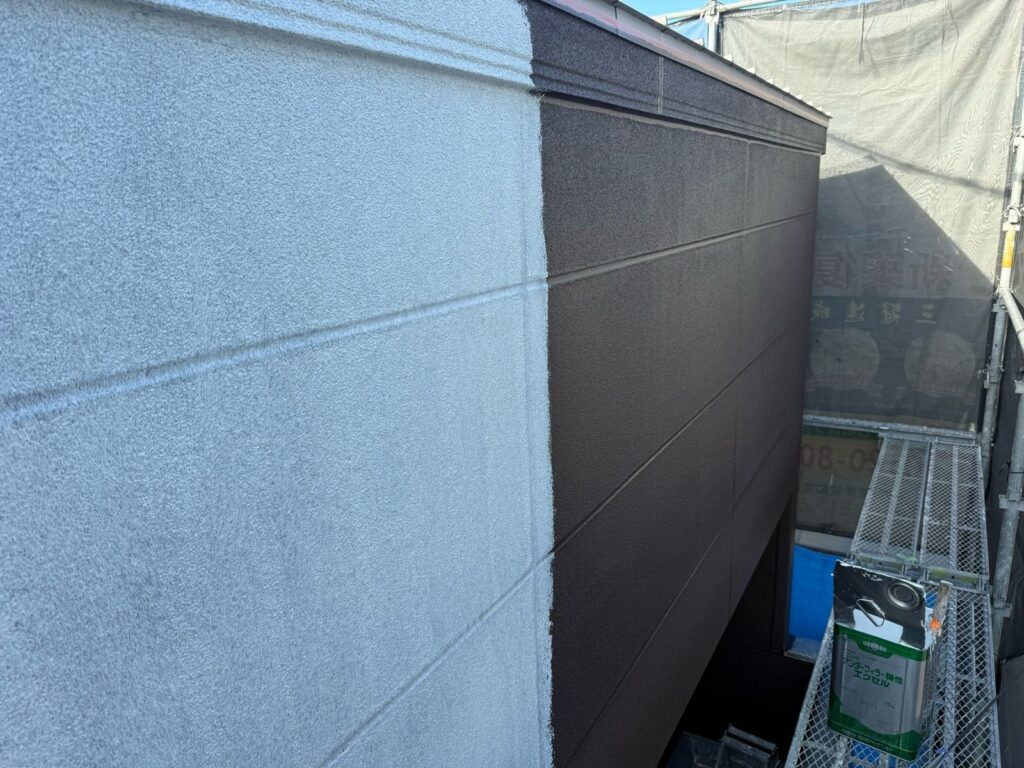 外壁　下塗り途中