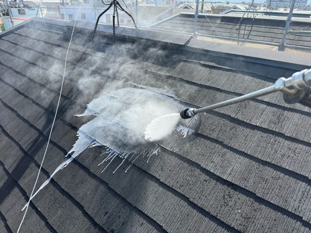 屋根　洗浄液塗布